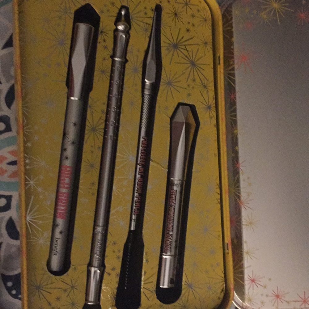 Benefit brow contouring and shaping kit. Brand new